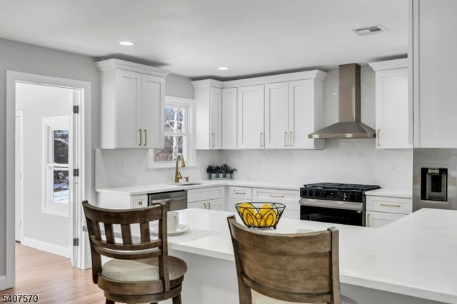 27 Marian Dr, Montgomery Twp., NJ 08502