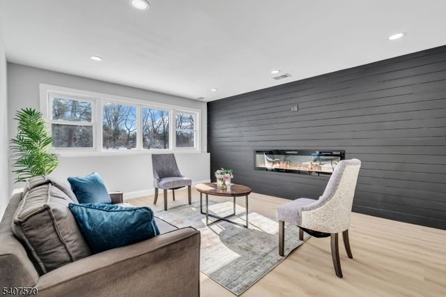 27 Marian Dr, Montgomery Twp., NJ 08502