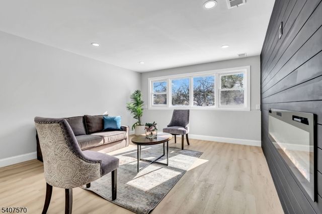 27 Marian Dr, Montgomery Twp., NJ 08502