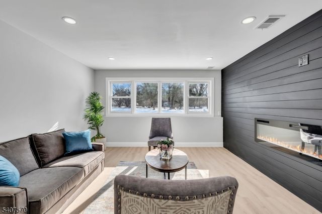 27 Marian Dr, Montgomery Twp., NJ 08502