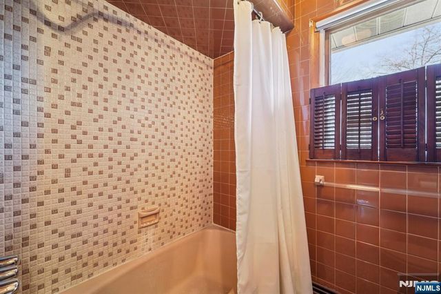 103 Hickory Street, Twp Of Washington, NJ 07676