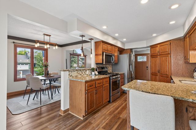 341 Wedgewood Drive, Mahtomedi, MN 55115