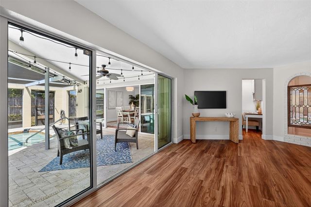 1200 EDEN ISLE BOULEVARD NE, St Petersburg, FL 33704