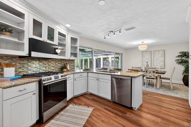 1200 EDEN ISLE BOULEVARD NE, St Petersburg, FL 33704