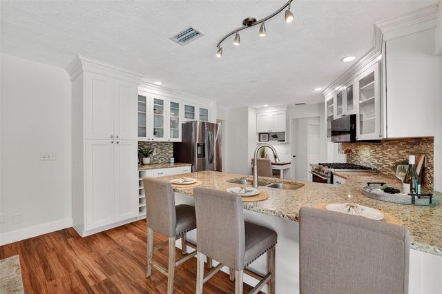 1200 EDEN ISLE BOULEVARD NE, St Petersburg, FL 33704