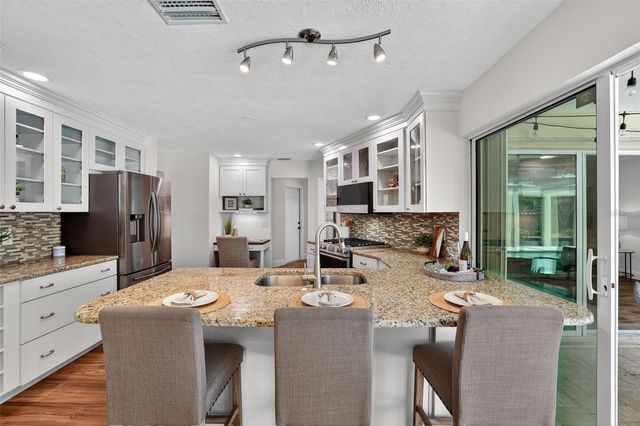 1200 EDEN ISLE BOULEVARD NE, St Petersburg, FL 33704