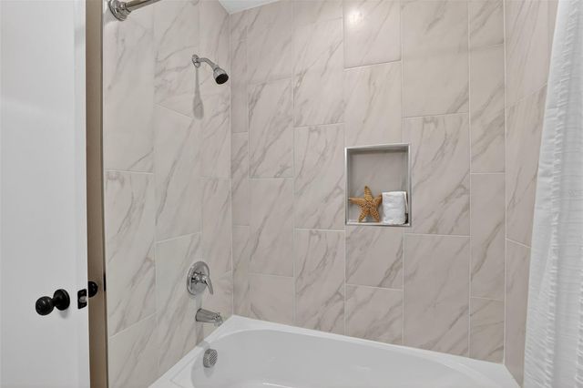 1200 EDEN ISLE BOULEVARD NE, St Petersburg, FL 33704