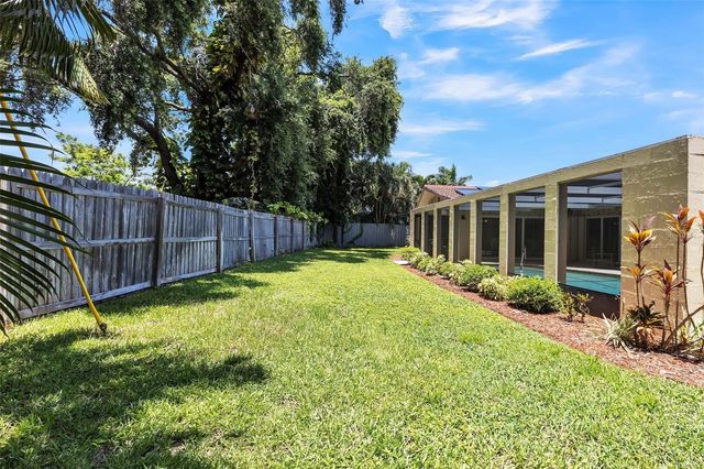 1200 EDEN ISLE BOULEVARD NE, St Petersburg, FL 33704