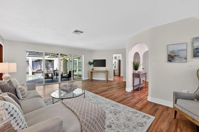 1200 EDEN ISLE BOULEVARD NE, St Petersburg, FL 33704