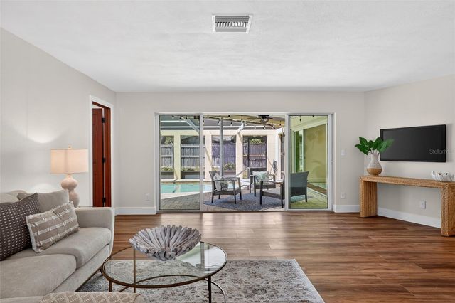 1200 EDEN ISLE BOULEVARD NE, St Petersburg, FL 33704