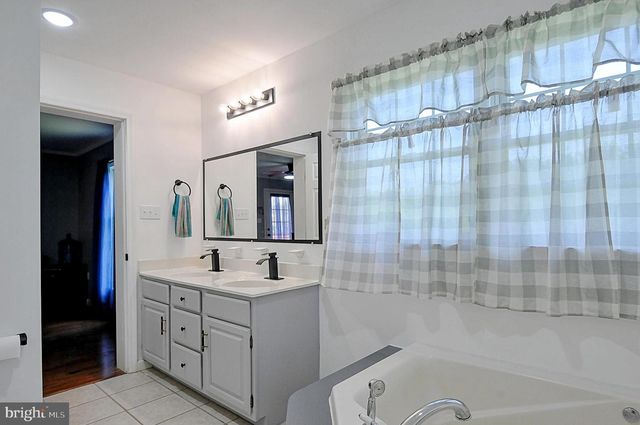 121 SWEETBRIAR LN, Winchester, VA 22603