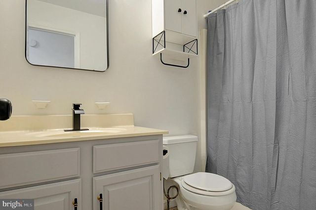 121 SWEETBRIAR LN, Winchester, VA 22603