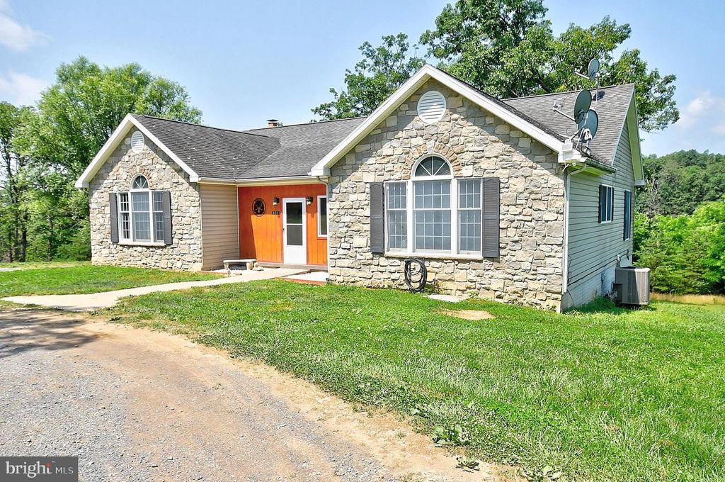 121 SWEETBRIAR LN, Winchester, VA 22603