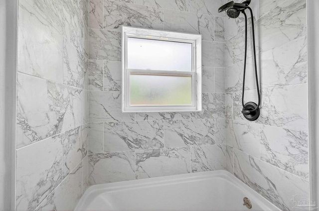 1002 N 7th Ave, Pensacola, FL 32501