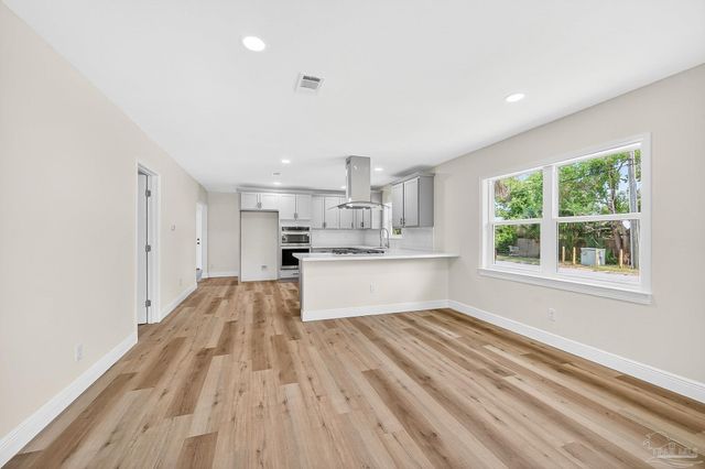 1002 N 7th Ave, Pensacola, FL 32501