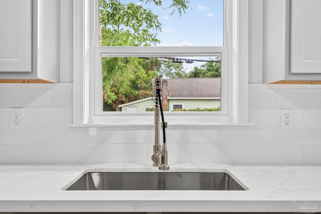 1002 N 7th Ave, Pensacola, FL 32501