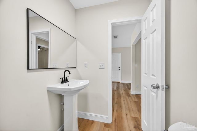 1002 N 7th Ave, Pensacola, FL 32501