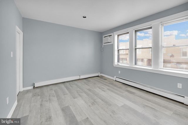 5245 GLENLOCH ST, Philadelphia, PA 19124