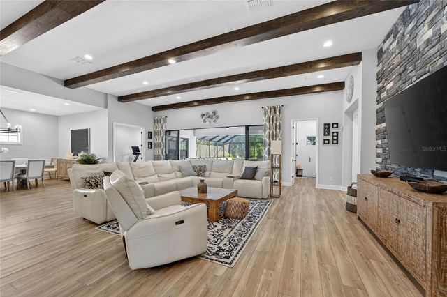 10579 MEADOWRUN DRIVE, Lithia, FL 33547