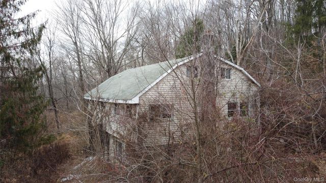 6 Dean Road, Carmel, NY 10512