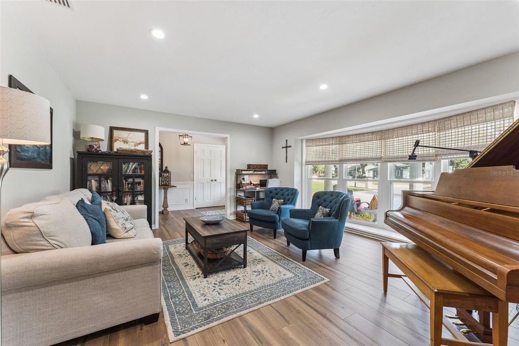 Image 8 of property listing at 6204 DONEGAL DRIVE, Orlando, FL 32819