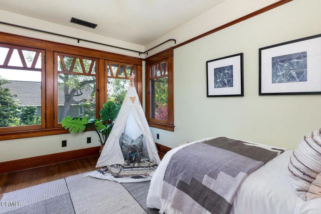 1361 Ridge Way, Pasadena, CA 91106