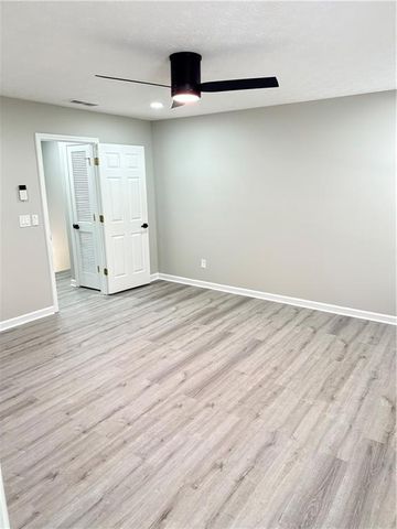 578 Hambrick Square, Stone Mountain, GA 30083