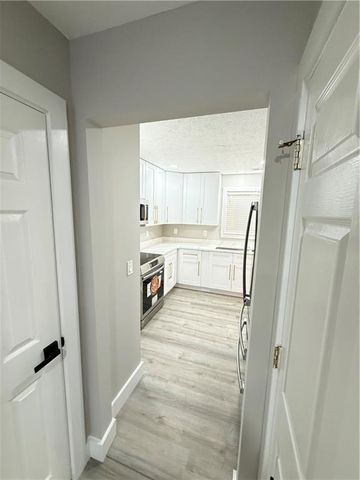 578 Hambrick Square, Stone Mountain, GA 30083