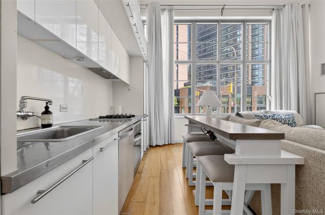 27-28 Thomson Avenue 250, Long Island City, NY 11101