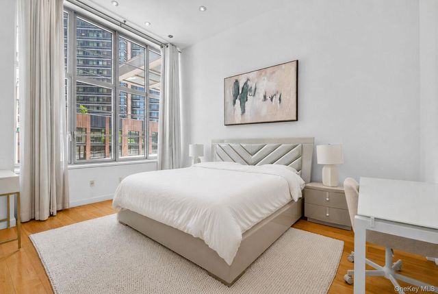 27-28 Thomson Avenue 250, Long Island City, NY 11101