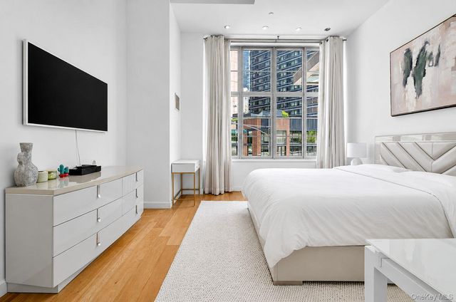 27-28 Thomson Avenue 250, Long Island City, NY 11101