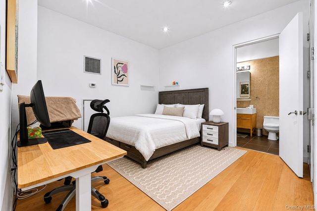 27-28 Thomson Avenue 250, Long Island City, NY 11101