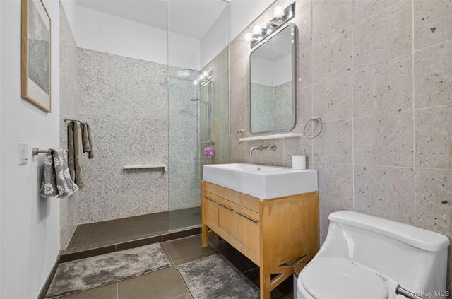 27-28 Thomson Avenue 250, Long Island City, NY 11101