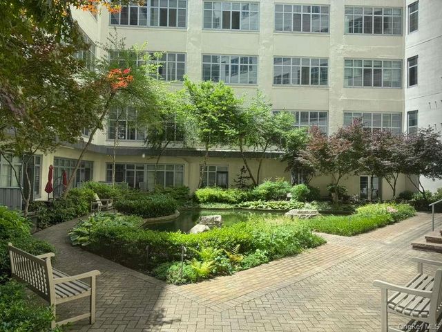 27-28 Thomson Avenue 250, Long Island City, NY 11101