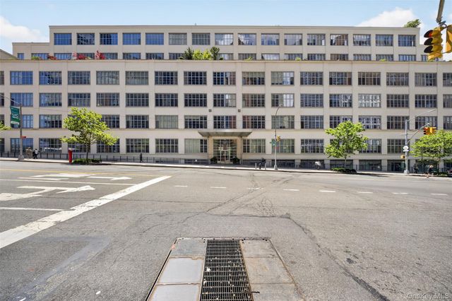 27-28 Thomson Avenue 250, Long Island City, NY 11101