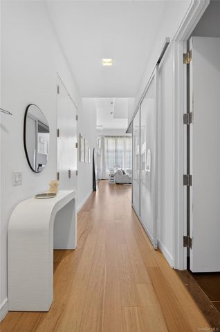 27-28 Thomson Avenue 250, Long Island City, NY 11101
