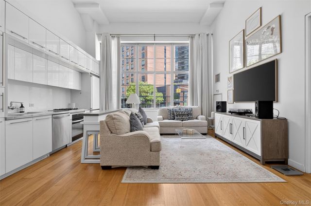 27-28 Thomson Avenue 250, Long Island City, NY 11101