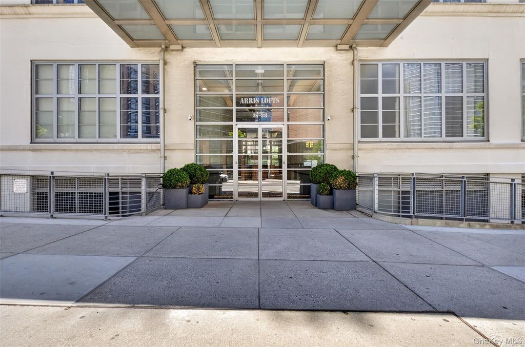 27-28 Thomson Avenue 250, Long Island City, NY 11101