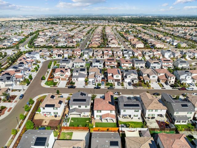 2049 Lanesborough St, Roseville, CA 95747