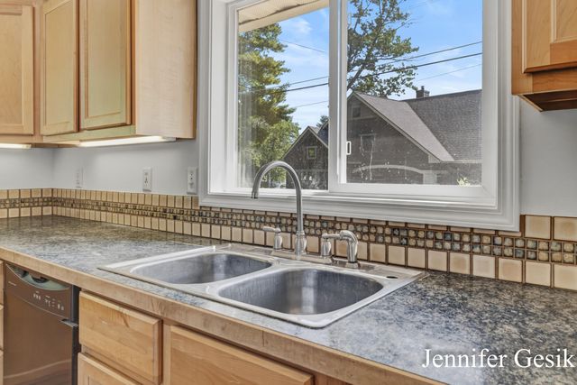 8735 Brower Lake Drive NE, Rockford, MI 49341