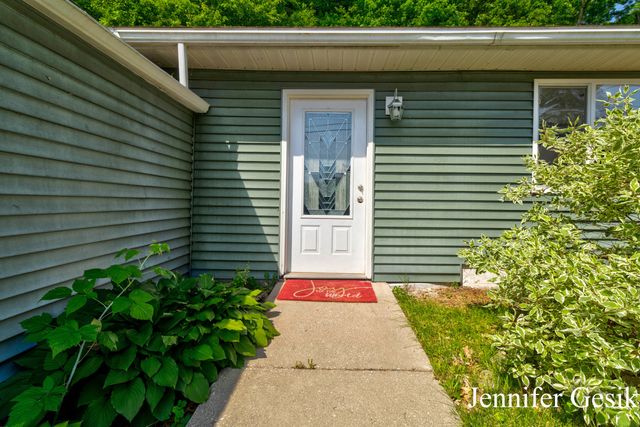 8735 Brower Lake Drive NE, Rockford, MI 49341