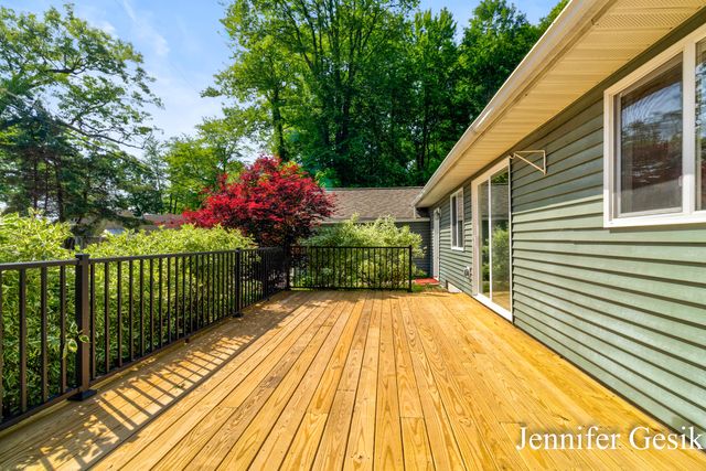 8735 Brower Lake Drive NE, Rockford, MI 49341