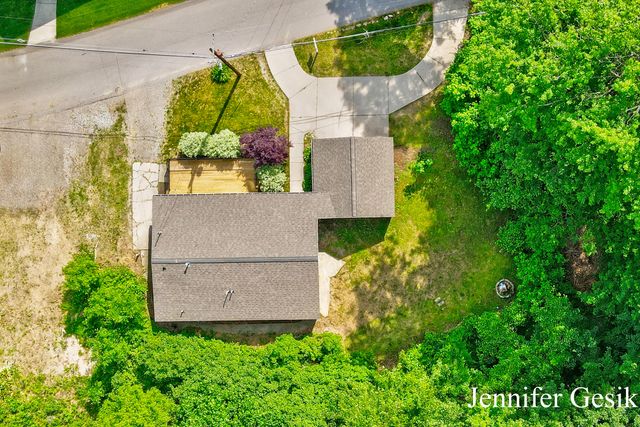 8735 Brower Lake Drive NE, Rockford, MI 49341