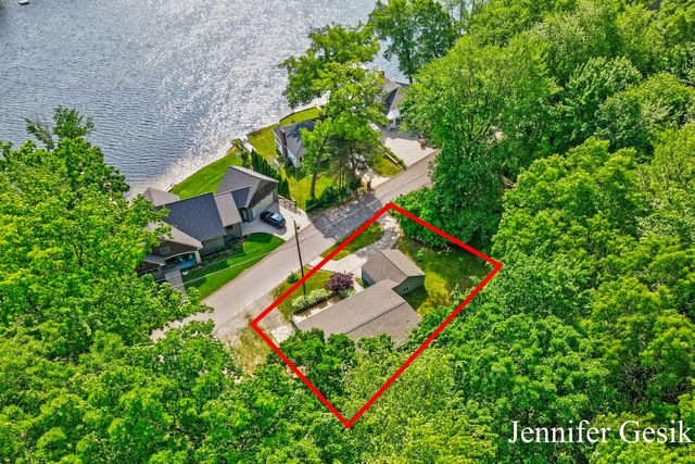 8735 Brower Lake Drive NE, Rockford, MI 49341