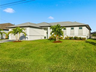 2233 SW 17th PL, Cape Coral, FL 33991