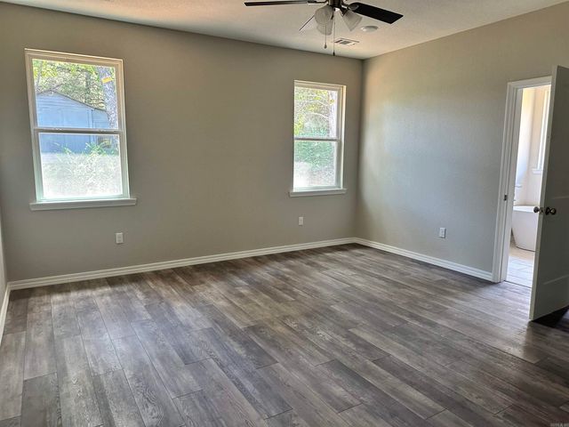 1140 E Gum St Street, Russellville, AR 72802