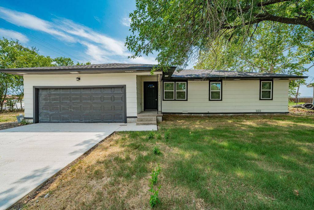 613 Jefferson Avenue, Princeton, TX 75407