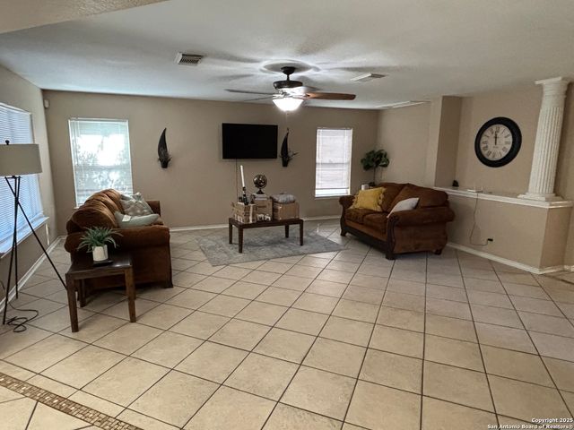 5850 Spring Pebble, San Antonio, TX 78247