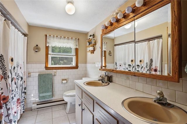 1564 Victory Highway, Coventry, RI 02827