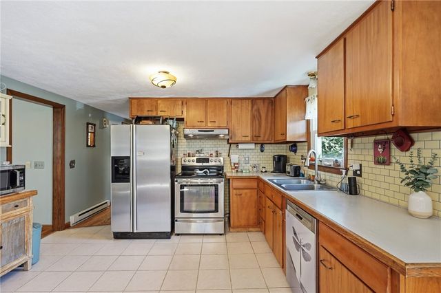1564 Victory Highway, Coventry, RI 02827